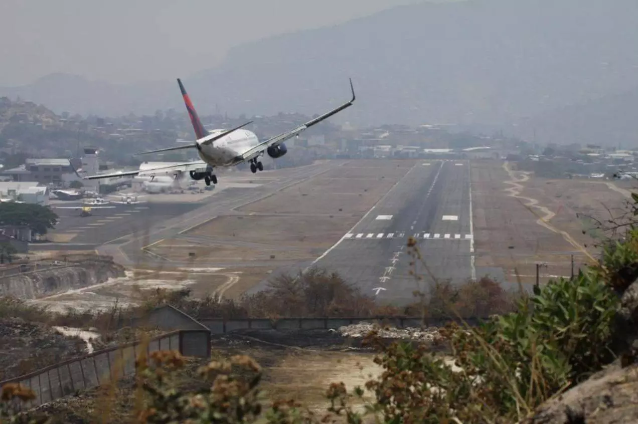 Самые опасные аэропорты мира (фото, видео)