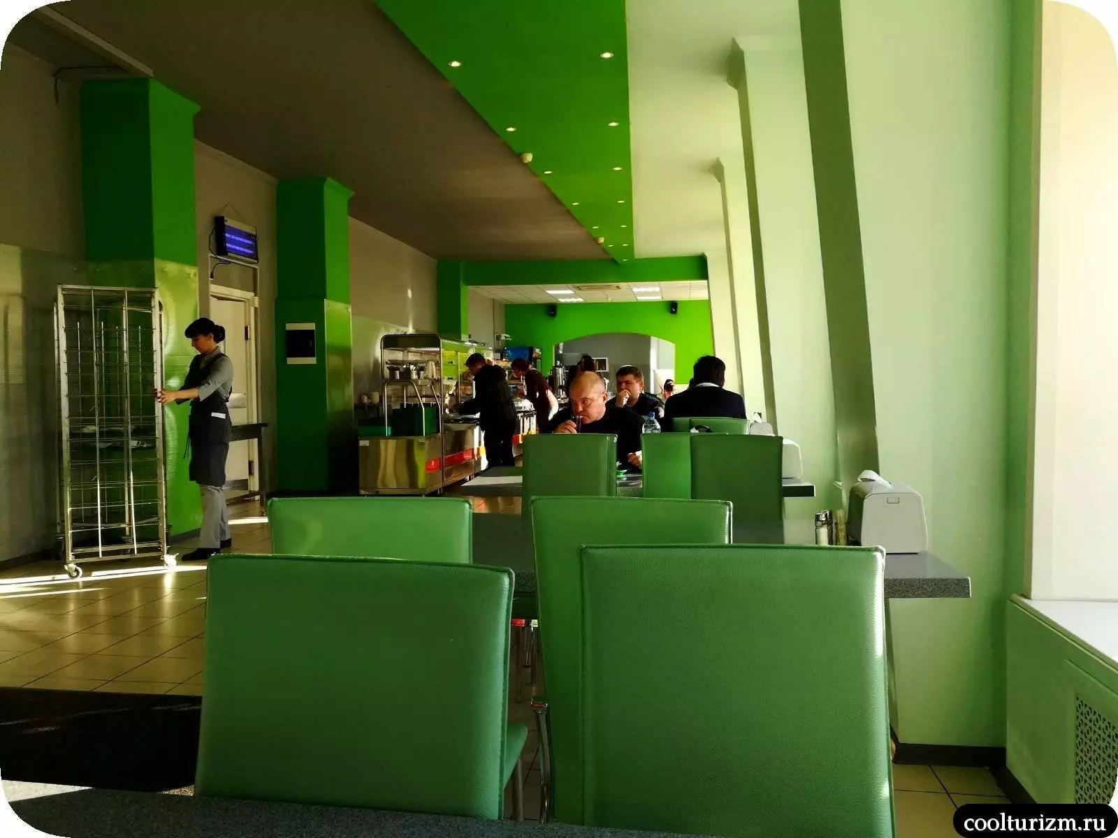 Где недорого поесть в аэропорту домодедово: кафе и фастфуд, рестораны
